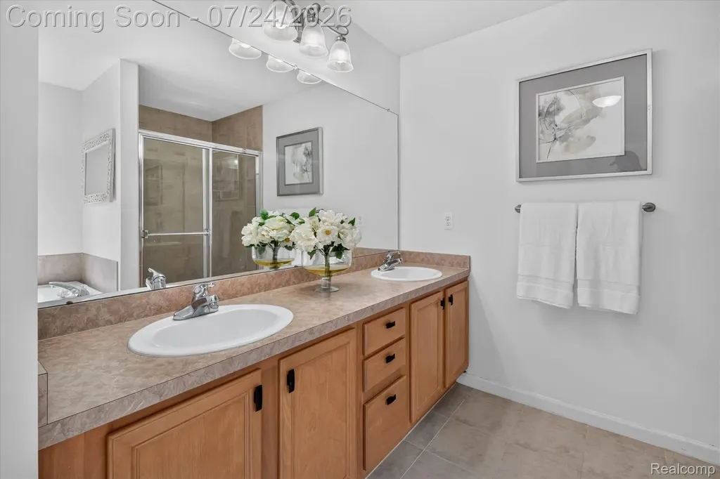 30007 Bradford Drive Lyon Charter Township MI 48165