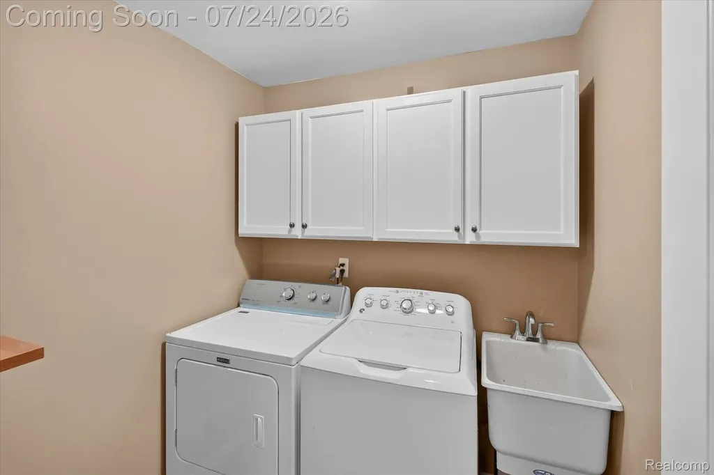 30007 Bradford Drive Lyon Charter Township MI 48165