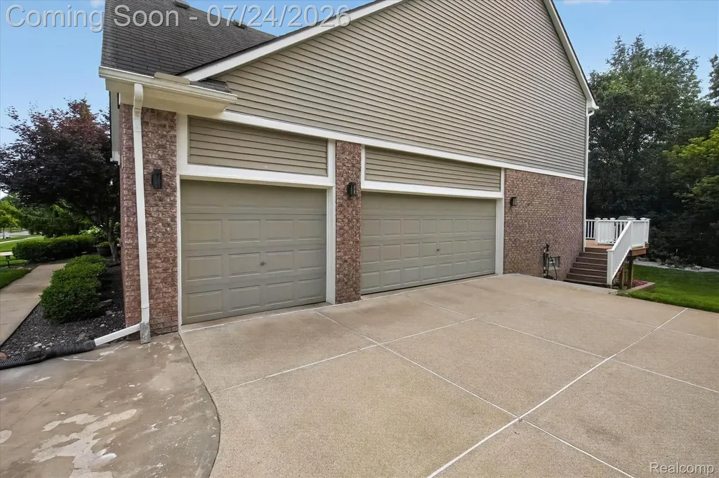 30007 Bradford Drive Lyon Charter Township MI 48165