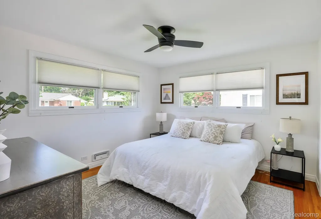 16231 Beechwood Avenue Beverly Hills Village MI 48025