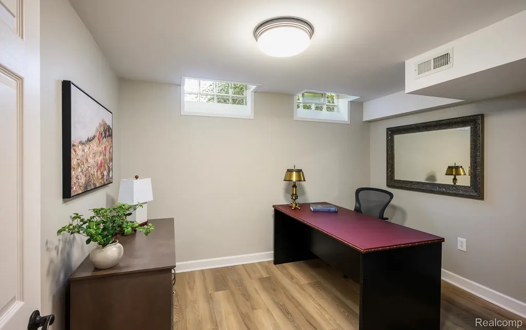 16231 Beechwood Avenue Beverly Hills Village MI 48025