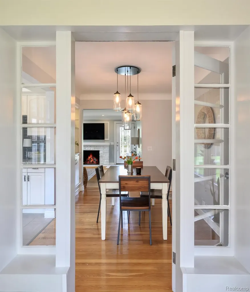 16231 Beechwood Avenue Beverly Hills Village MI 48025