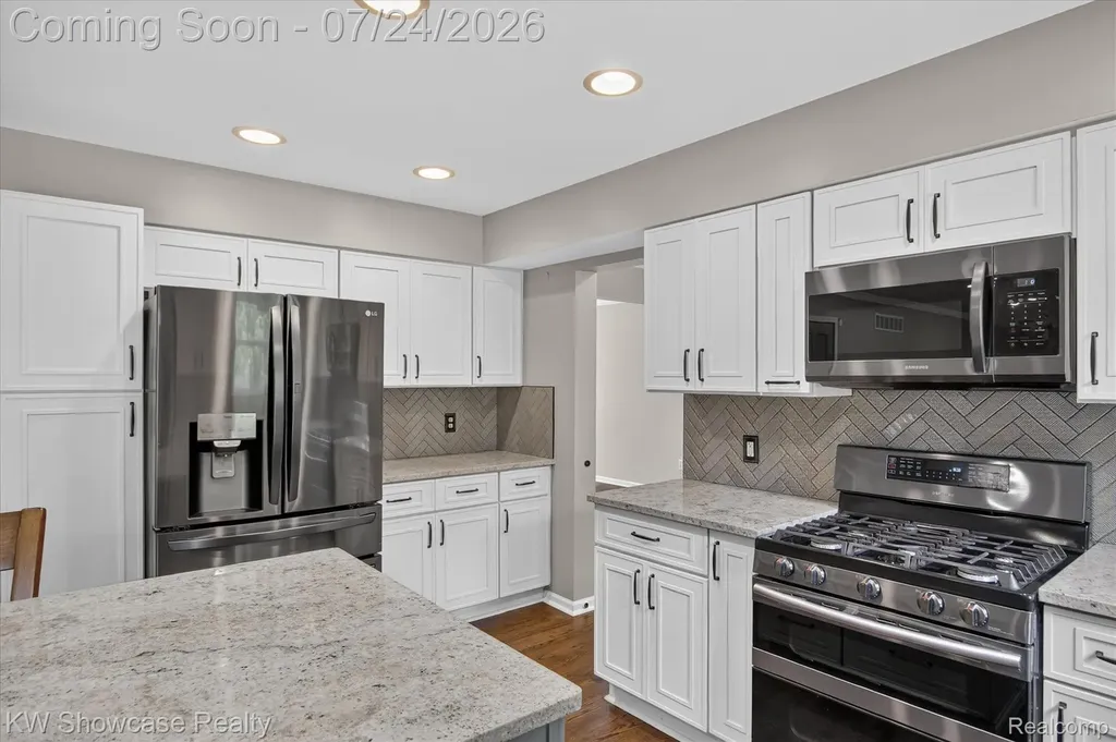 2810 Augusta Drive Commerce Charter Township MI 48382