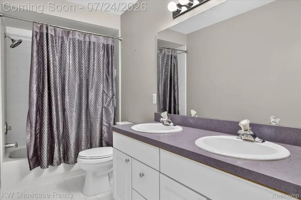 2810 Augusta Drive Commerce Charter Township MI 48382