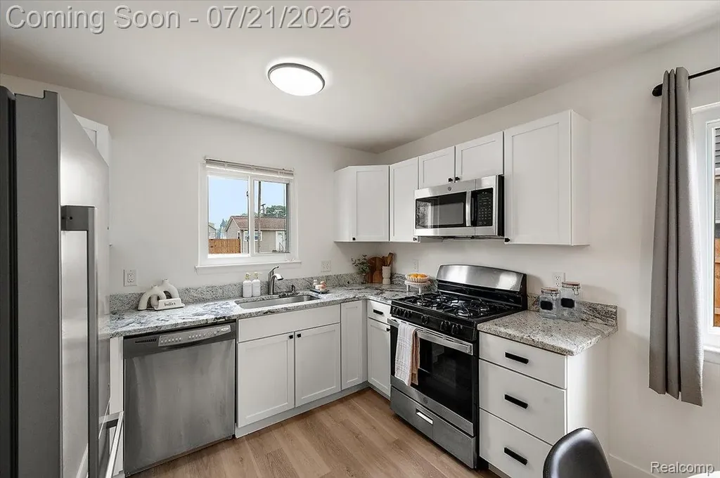 26585 Barrington Street Madison Heights City MI 48071