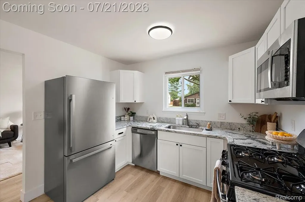 26585 Barrington Street Madison Heights City MI 48071