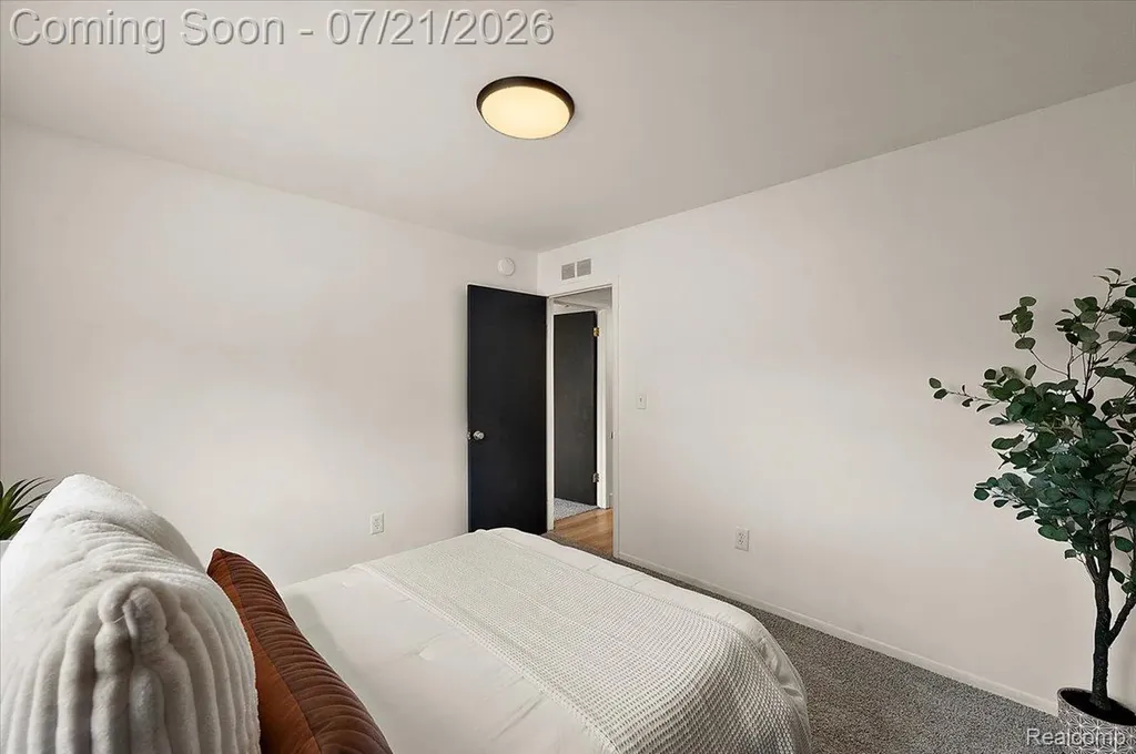 26585 Barrington Street Madison Heights City MI 48071