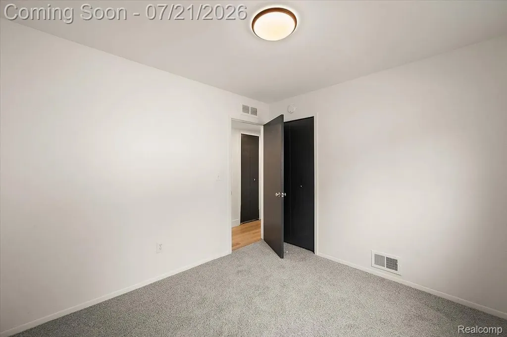 26585 Barrington Street Madison Heights City MI 48071