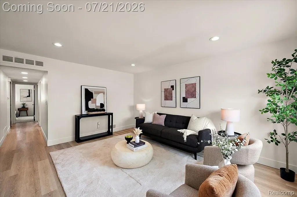 26585 Barrington Street Madison Heights City MI 48071