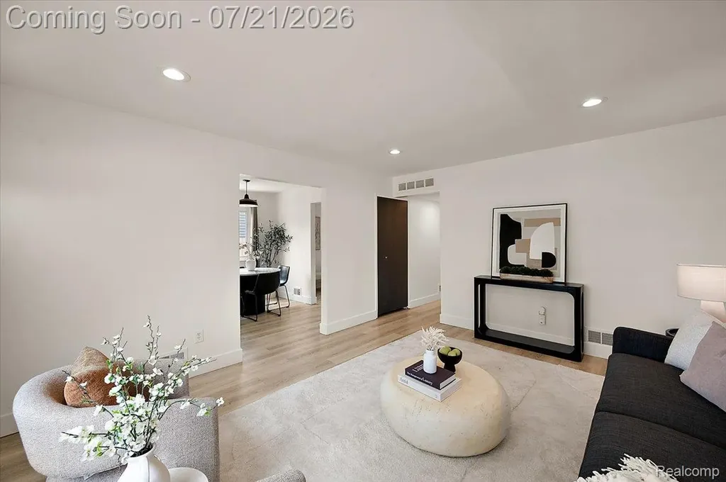 26585 Barrington Street Madison Heights City MI 48071