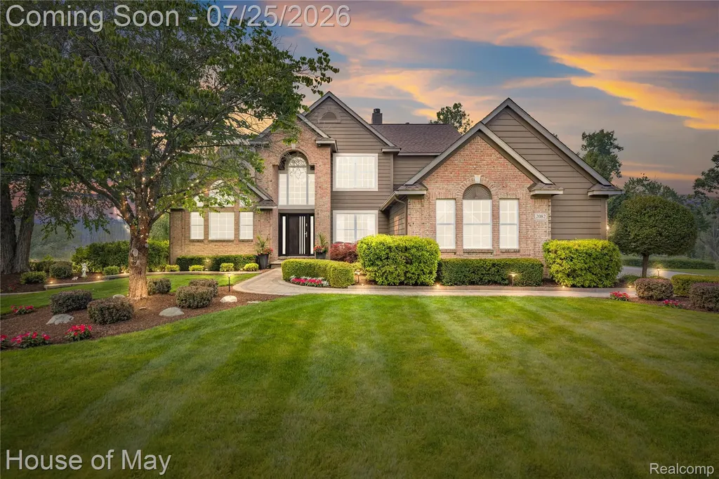 2082 Sandlewood Drive White Lake Charter Township MI 48383