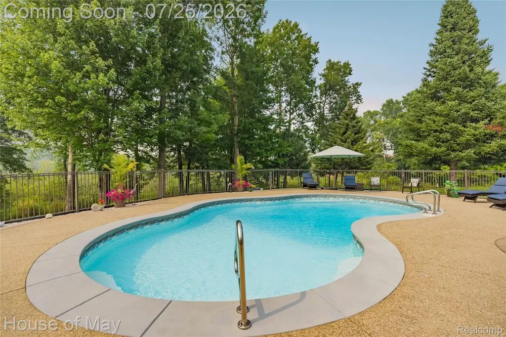 2082 Sandlewood Drive White Lake Charter Township MI 48383