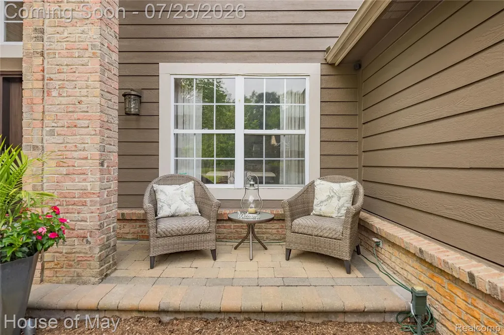 2082 Sandlewood Drive White Lake Charter Township MI 48383