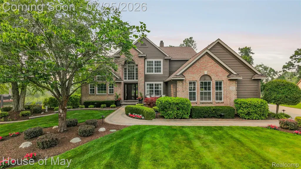 2082 Sandlewood Drive White Lake Charter Township MI 48383