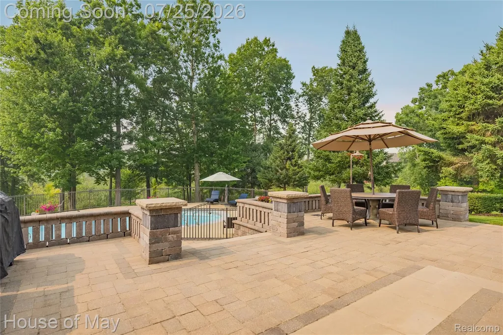 2082 Sandlewood Drive White Lake Charter Township MI 48383