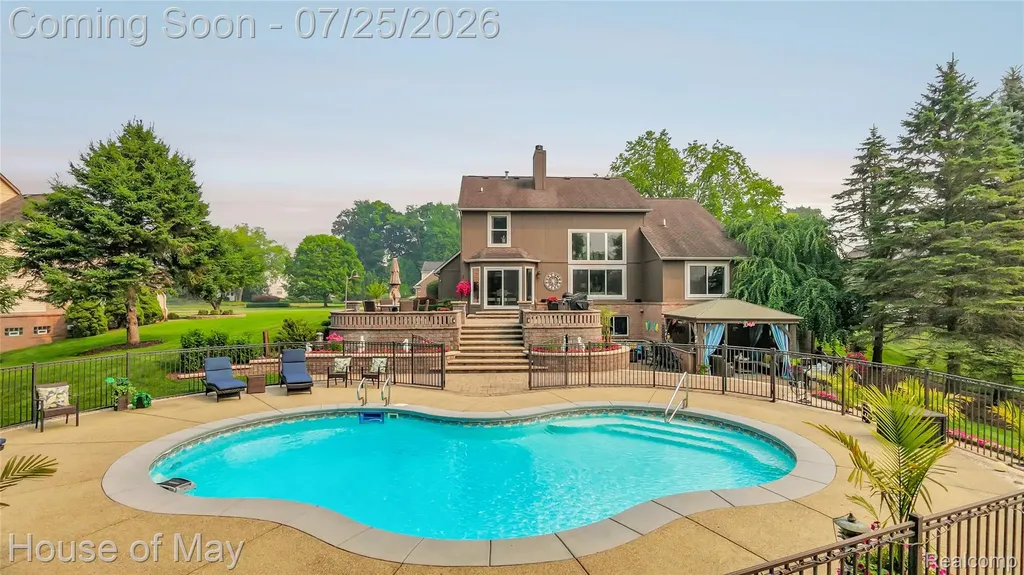 2082 Sandlewood Drive White Lake Charter Township MI 48383