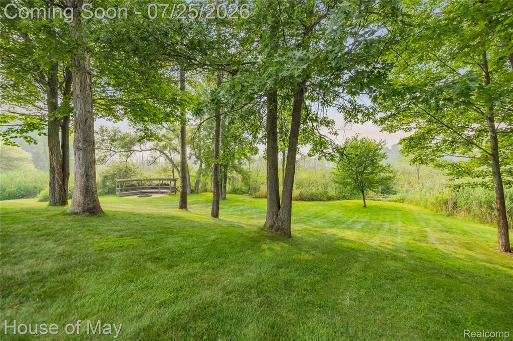 2082 Sandlewood Drive White Lake Charter Township MI 48383