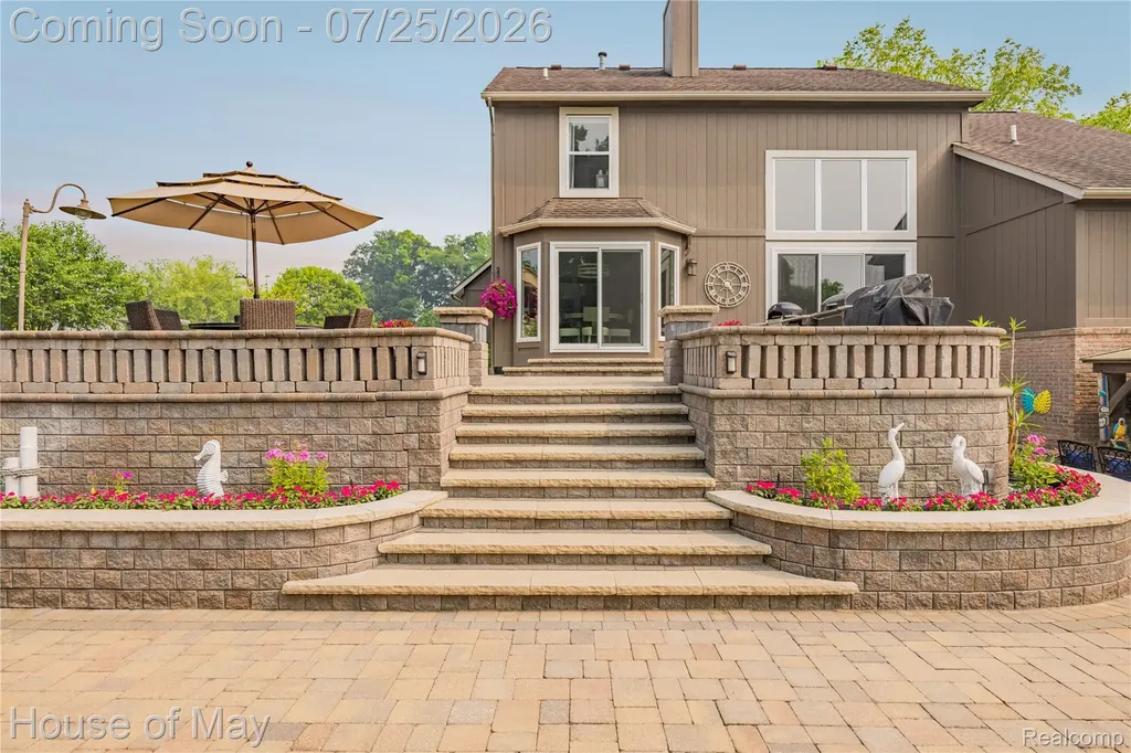 2082 Sandlewood Drive White Lake Charter Township MI 48383