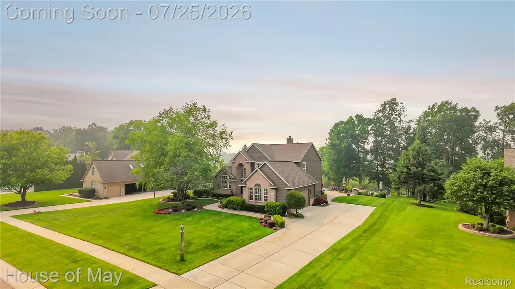 2082 Sandlewood Drive White Lake Charter Township MI 48383