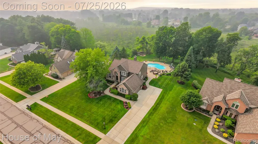 2082 Sandlewood Drive White Lake Charter Township MI 48383