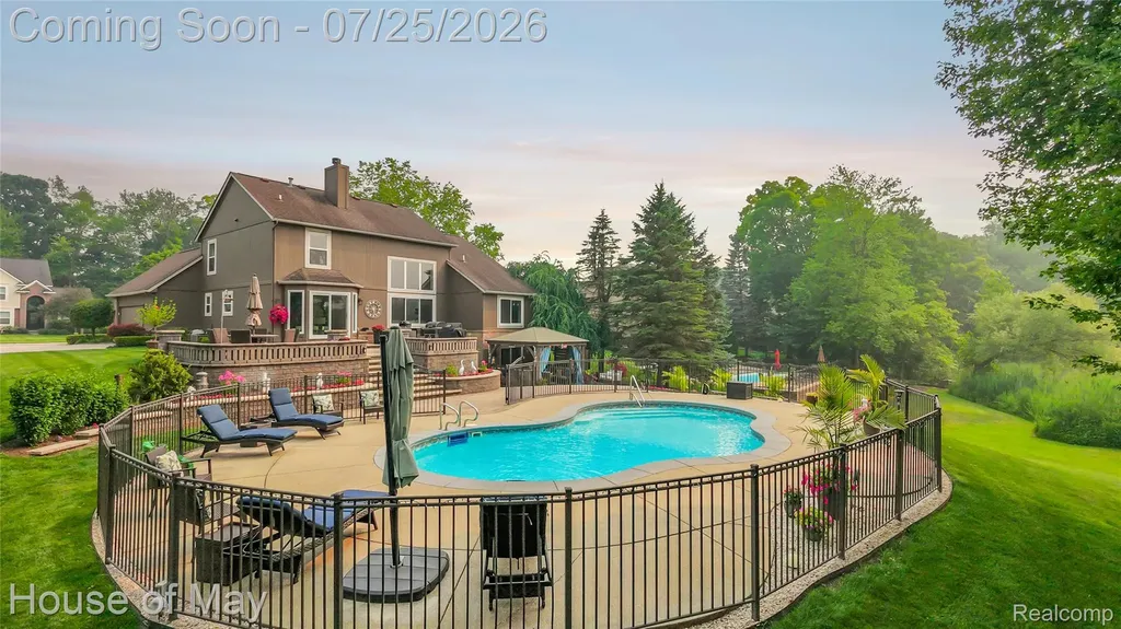 2082 Sandlewood Drive White Lake Charter Township MI 48383
