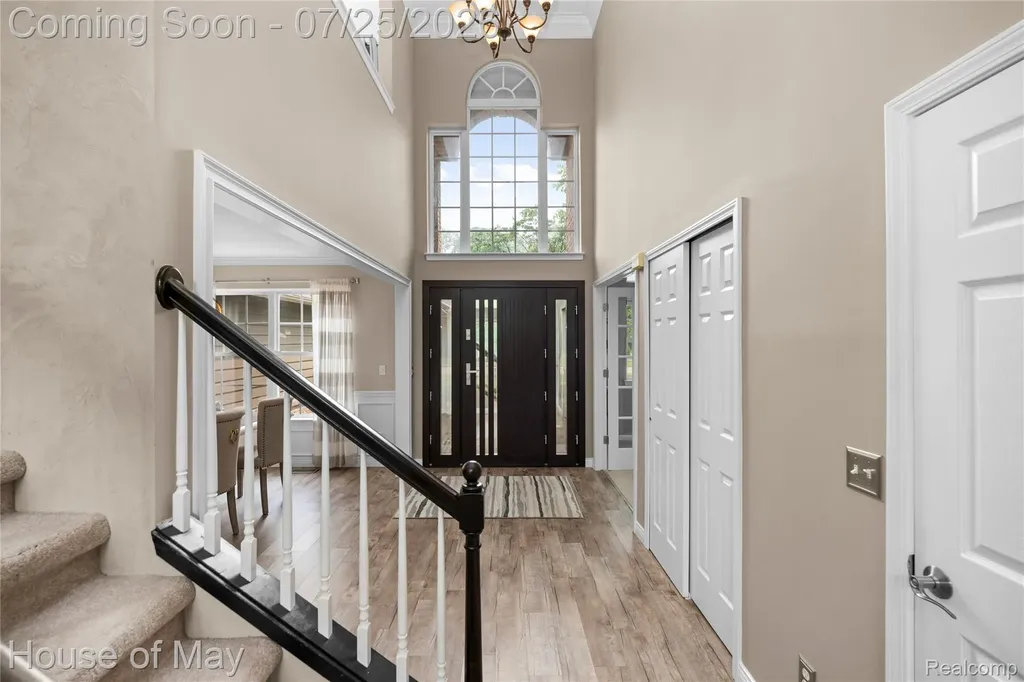 2082 Sandlewood Drive White Lake Charter Township MI 48383
