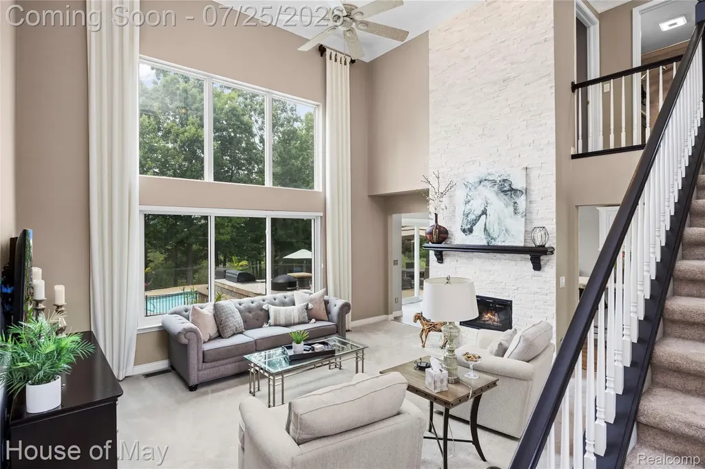 2082 Sandlewood Drive White Lake Charter Township MI 48383