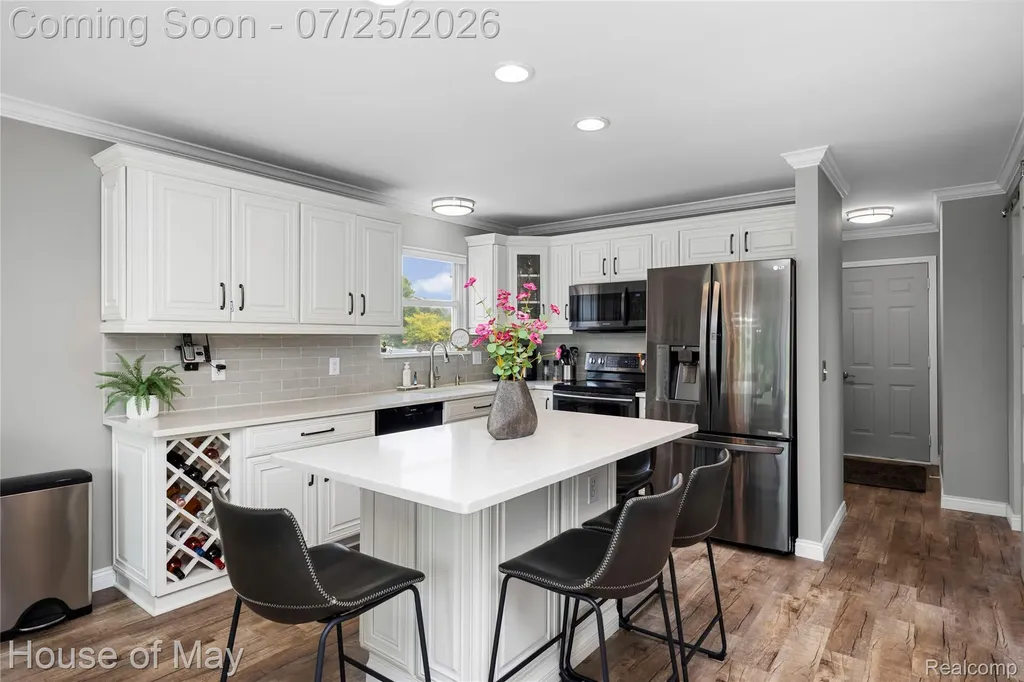 2082 Sandlewood Drive White Lake Charter Township MI 48383
