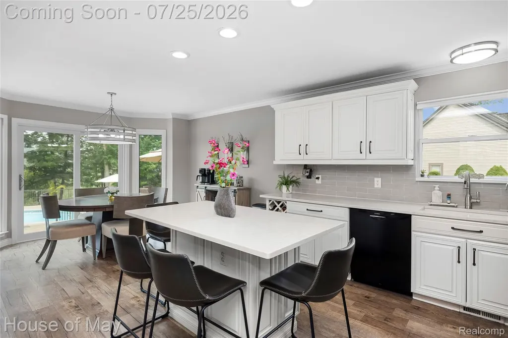 2082 Sandlewood Drive White Lake Charter Township MI 48383