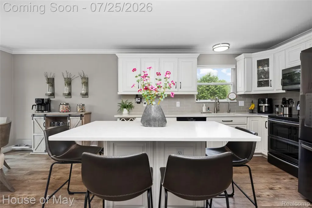2082 Sandlewood Drive White Lake Charter Township MI 48383