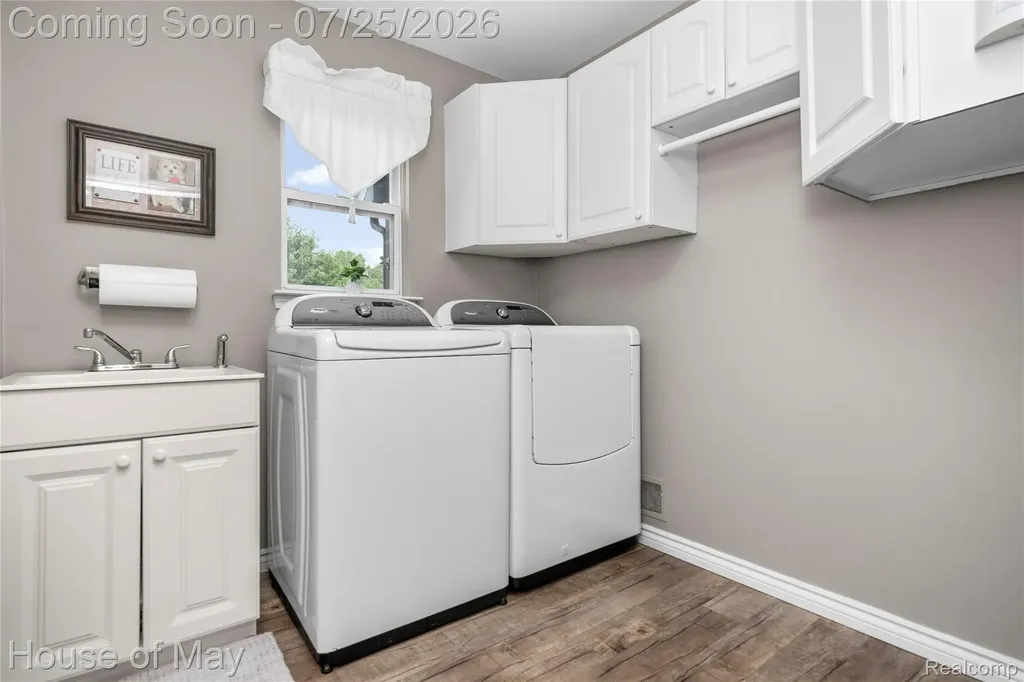 2082 Sandlewood Drive White Lake Charter Township MI 48383