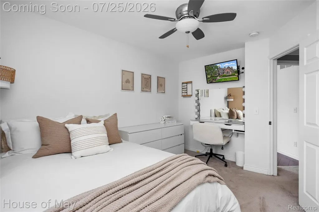 2082 Sandlewood Drive White Lake Charter Township MI 48383