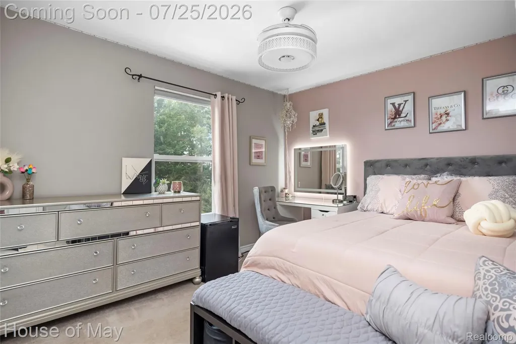 2082 Sandlewood Drive White Lake Charter Township MI 48383