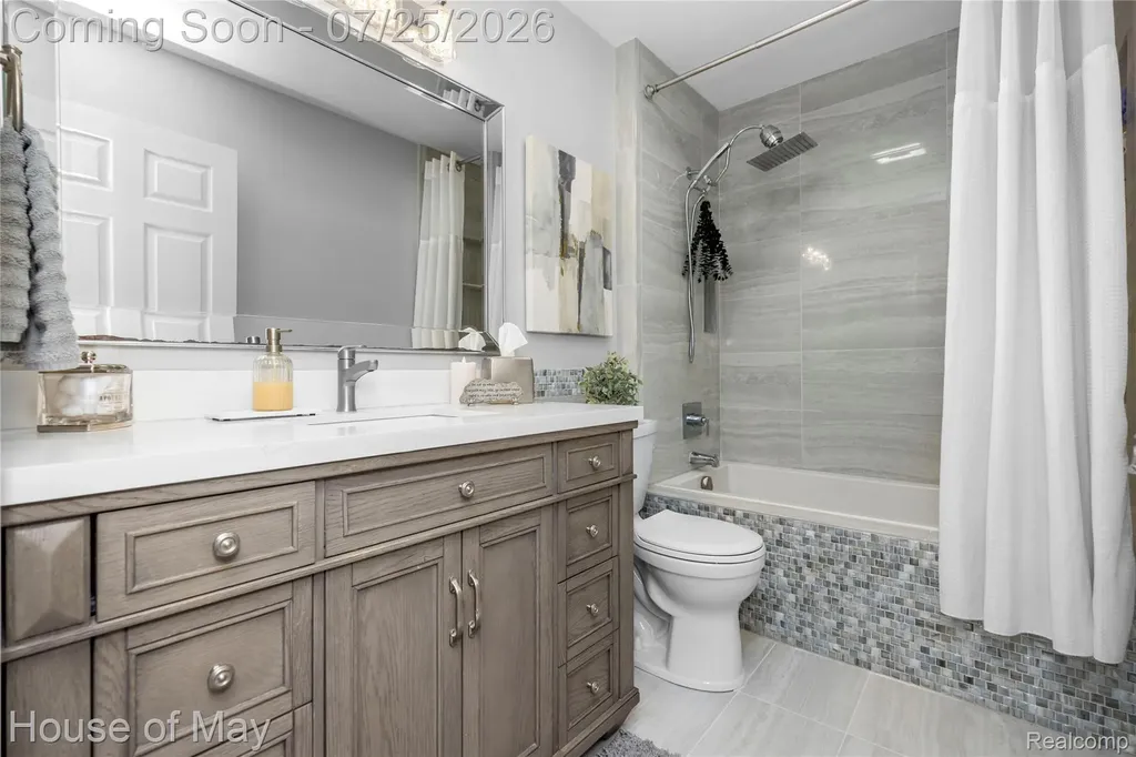 2082 Sandlewood Drive White Lake Charter Township MI 48383