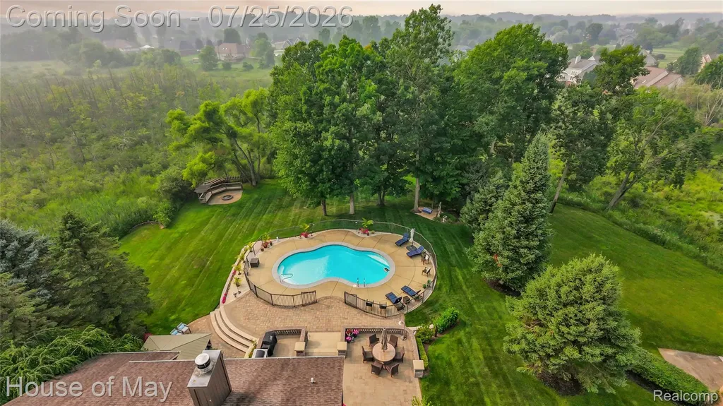 2082 Sandlewood Drive White Lake Charter Township MI 48383
