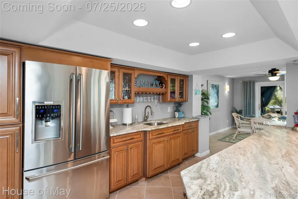 2082 Sandlewood Drive White Lake Charter Township MI 48383