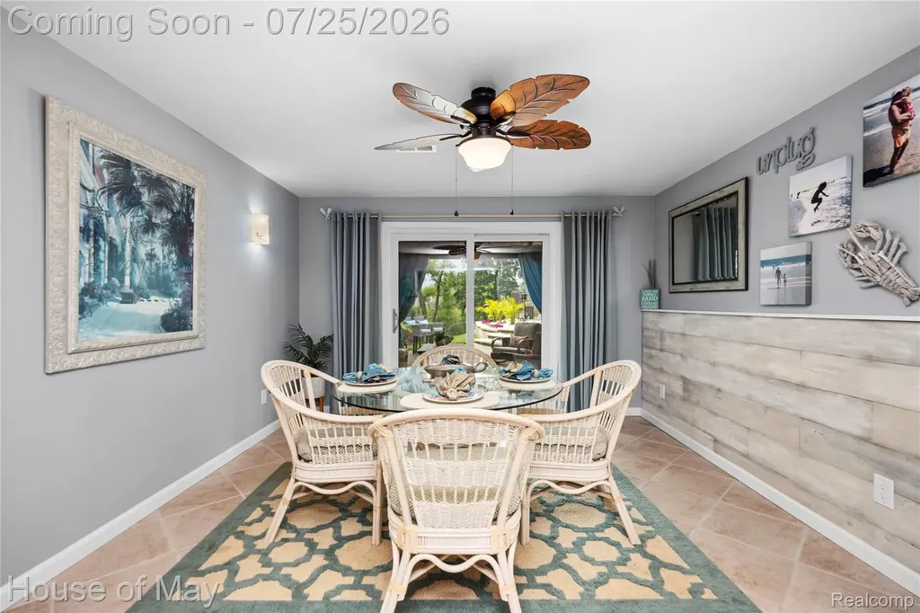 2082 Sandlewood Drive White Lake Charter Township MI 48383