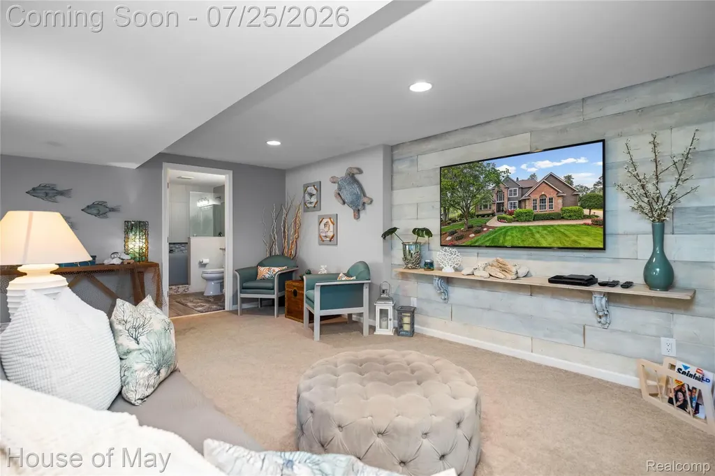 2082 Sandlewood Drive White Lake Charter Township MI 48383