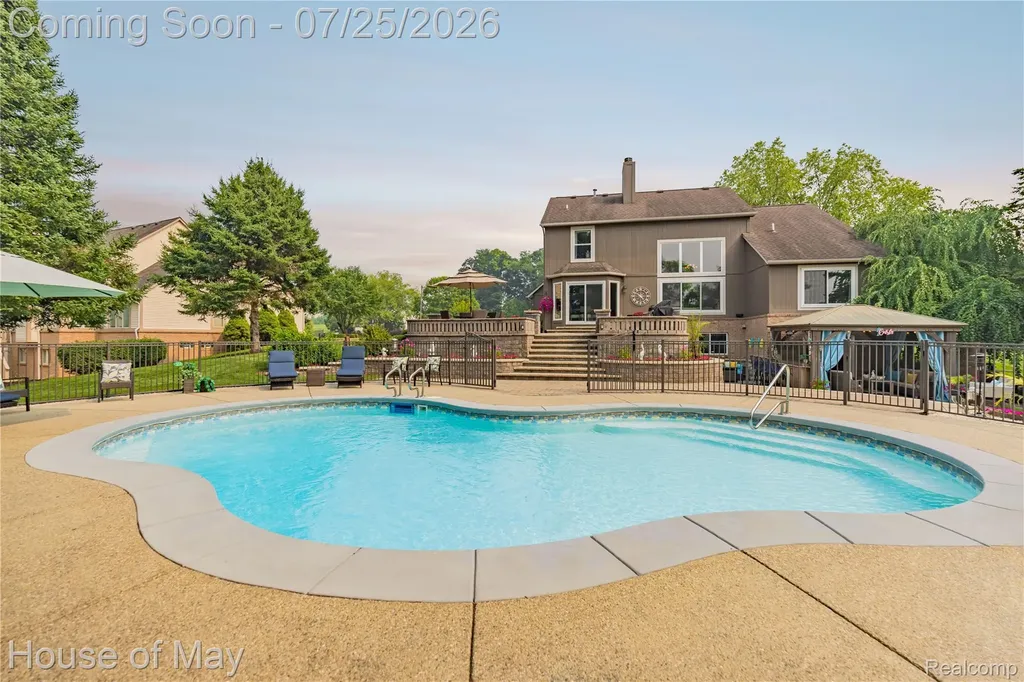 2082 Sandlewood Drive White Lake Charter Township MI 48383