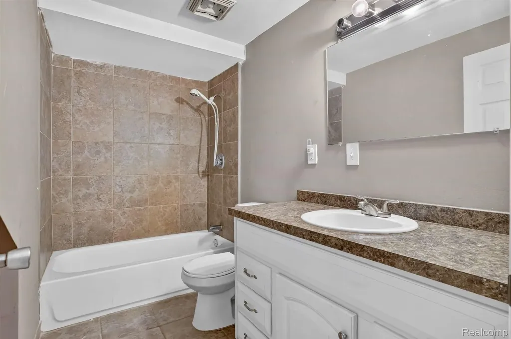 4719 Rosedale Court Independence Charter Township MI 48348