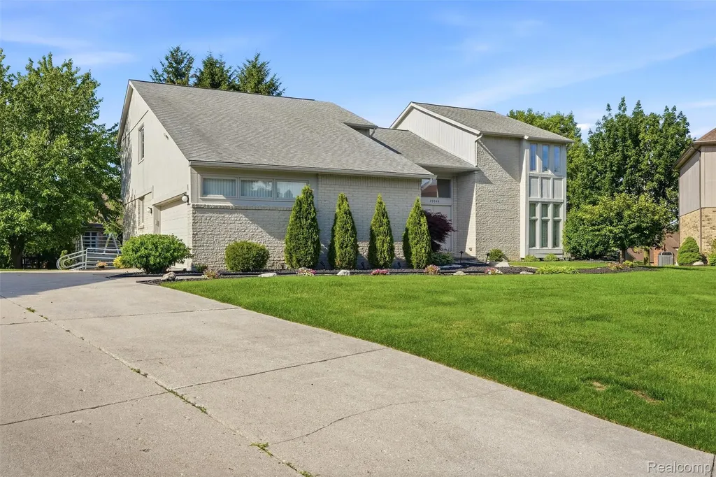 39044 Wilton Court Farmington Hills City MI 48331