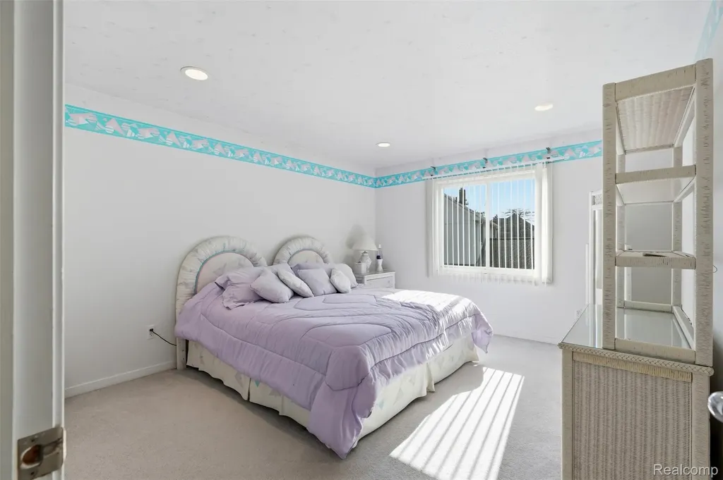 39044 Wilton Court Farmington Hills City MI 48331