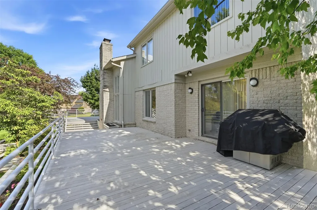 39044 Wilton Court Farmington Hills City MI 48331