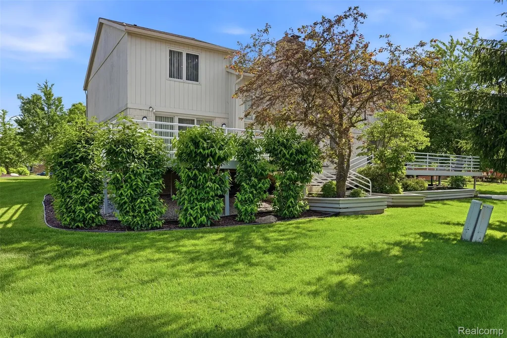 39044 Wilton Court Farmington Hills City MI 48331