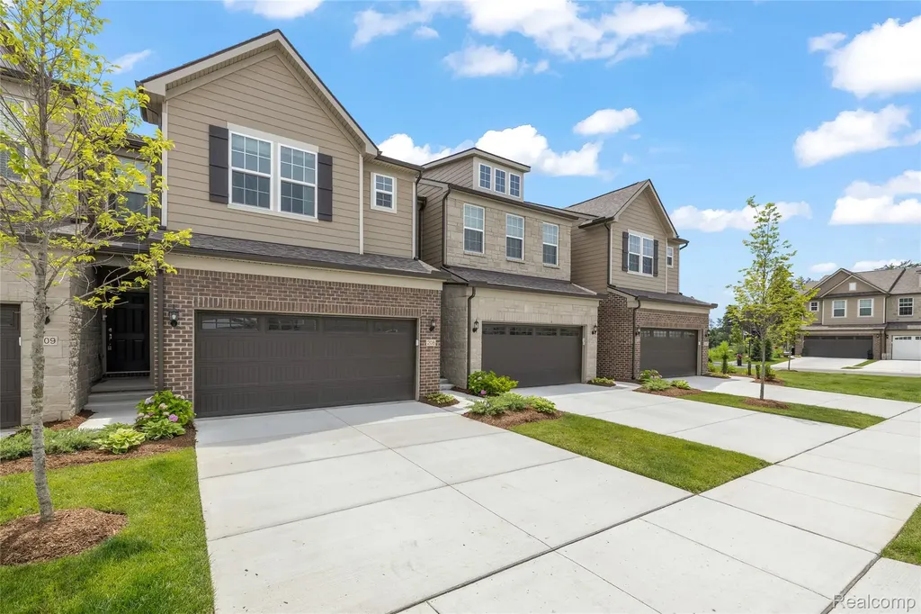 208 Addison Circle Commerce Charter Township MI 48390