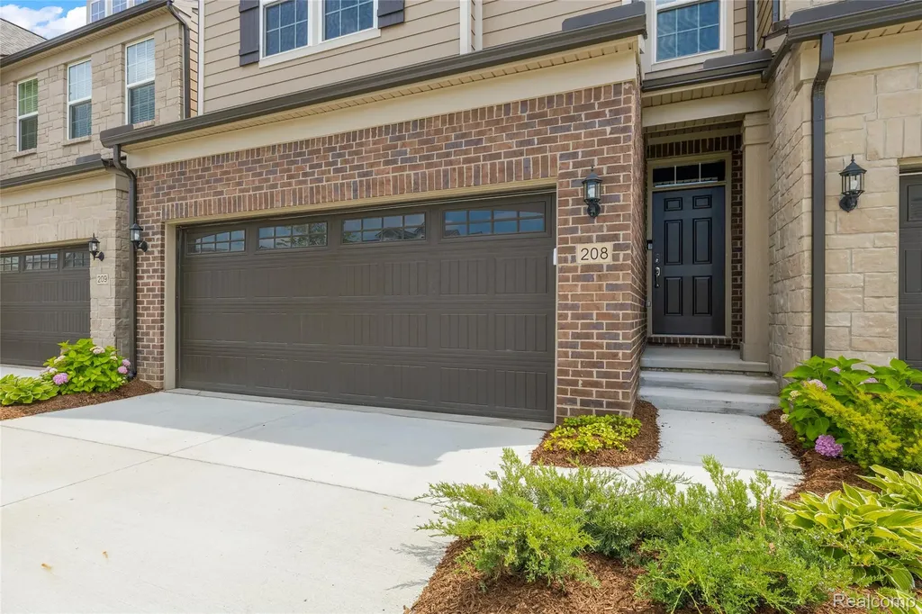 208 Addison Circle Commerce Charter Township MI 48390