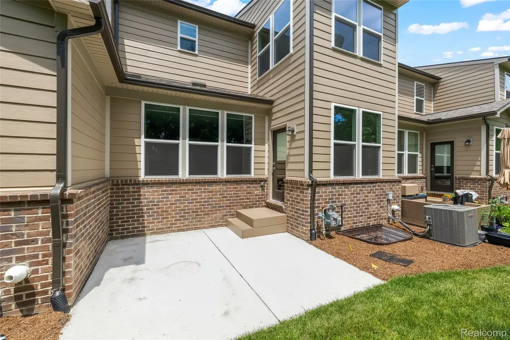 208 Addison Circle Commerce Charter Township MI 48390