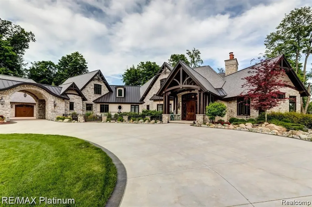 1286 Gray Fox Court Howell City MI 48843