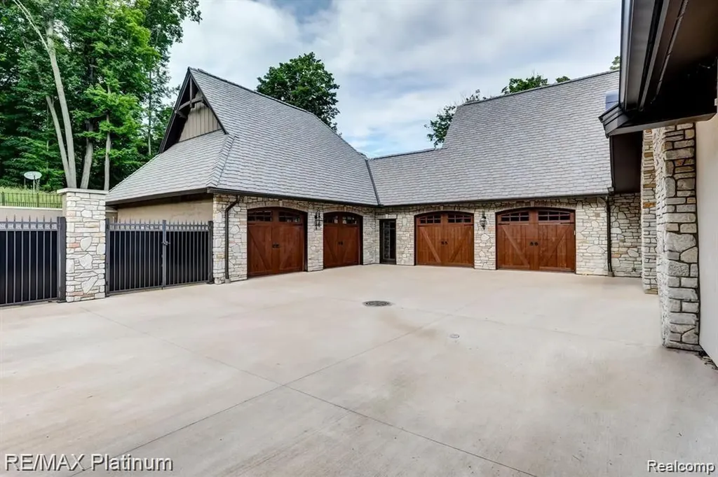 1286 Gray Fox Court Howell City MI 48843