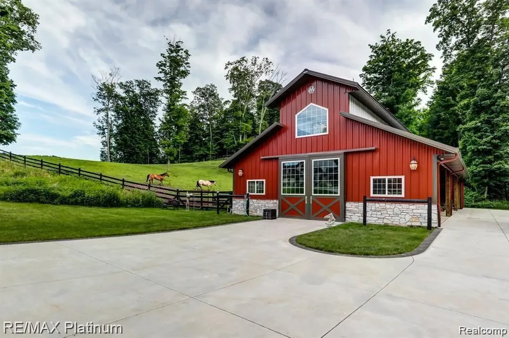 1286 Gray Fox Court Howell City MI 48843